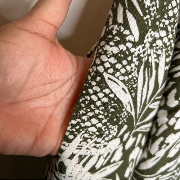 Tahari linen blend Wide Leg Beachy Coastal Pants with a green and white print - Picture 2 of 10